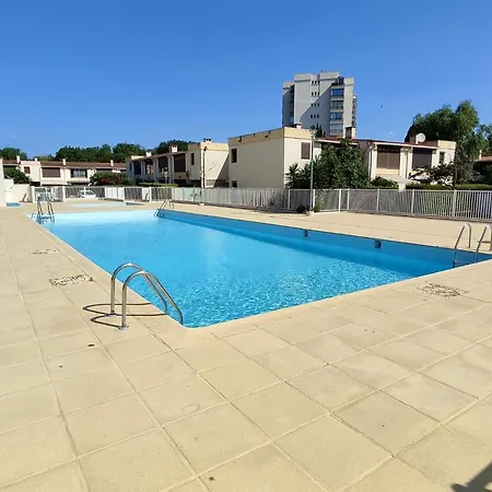 2 Pieces Mezzanine Avec Terrasse Dans Avec Piscine Jusqu'a 4 Personnes Ar590-024